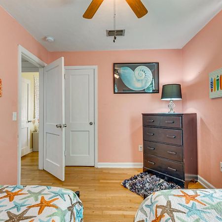 Fort Walton Coastal Retreat With Yard Walk To Beach شاطئ فورت والتون المظهر الخارجي الصورة