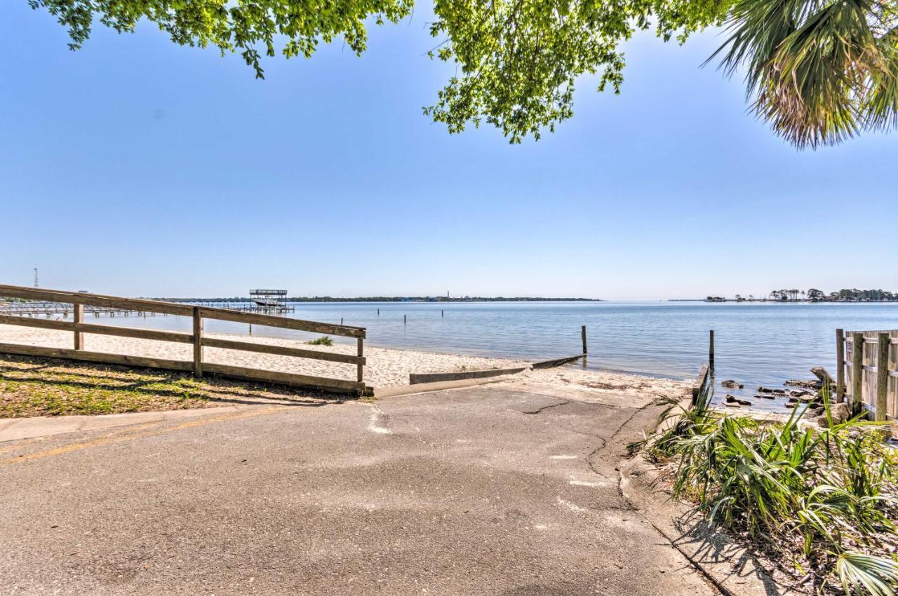 Fort Walton Coastal Retreat With Yard Walk To Beach شاطئ فورت والتون المظهر الخارجي الصورة