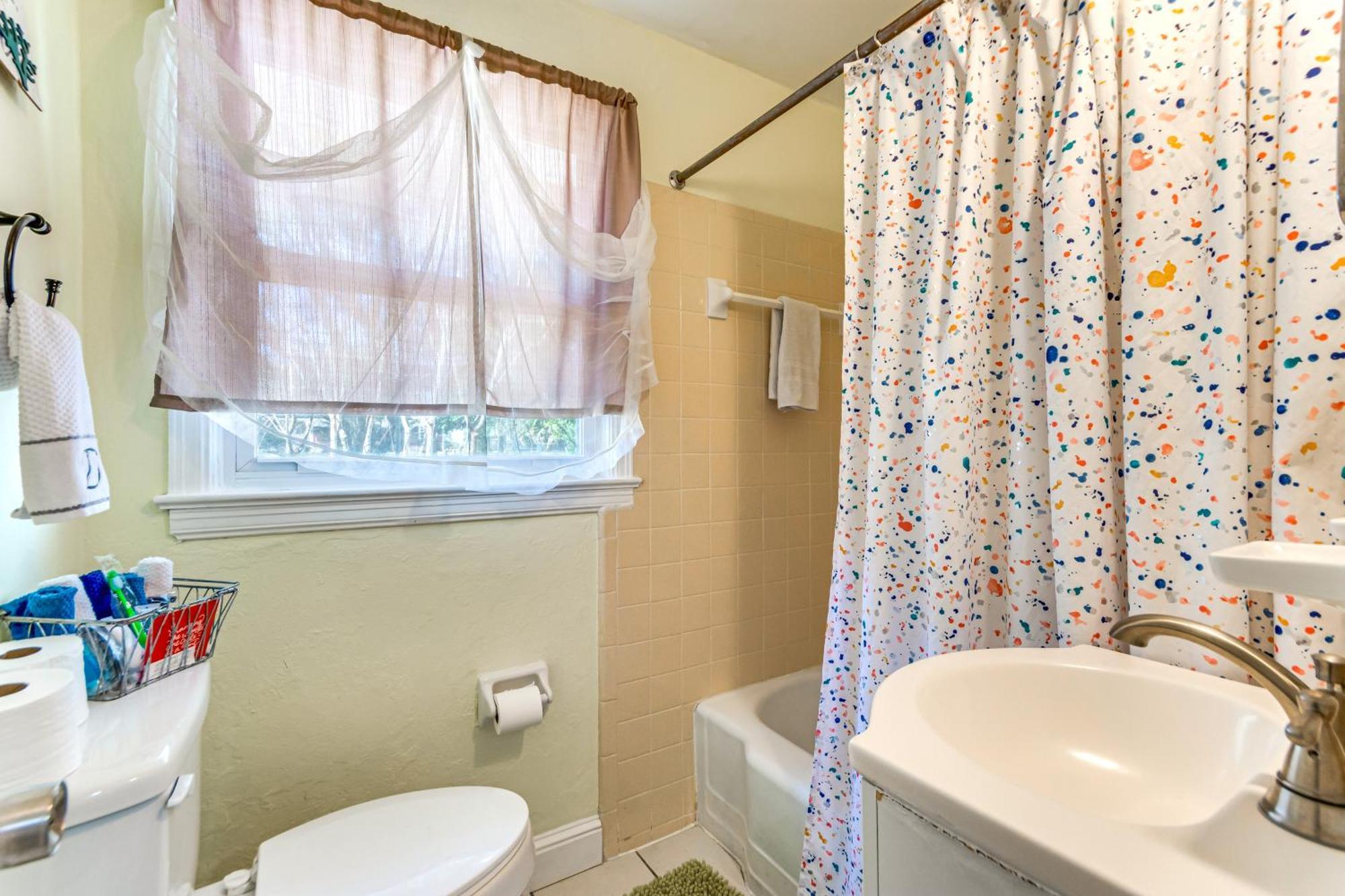 Fort Walton Coastal Retreat With Yard Walk To Beach شاطئ فورت والتون المظهر الخارجي الصورة