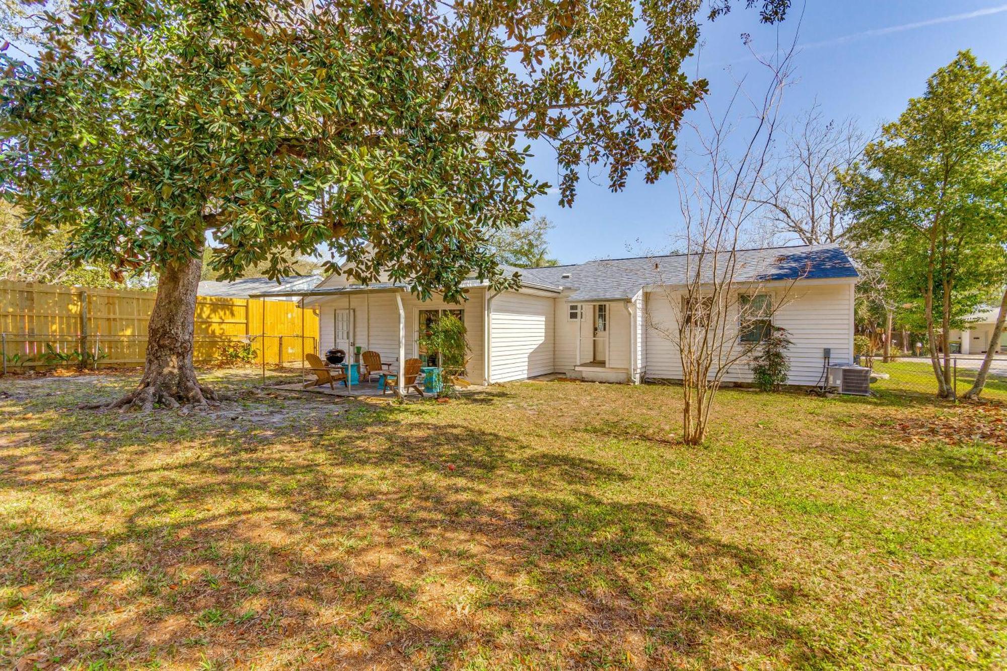 Fort Walton Coastal Retreat With Yard Walk To Beach شاطئ فورت والتون المظهر الخارجي الصورة